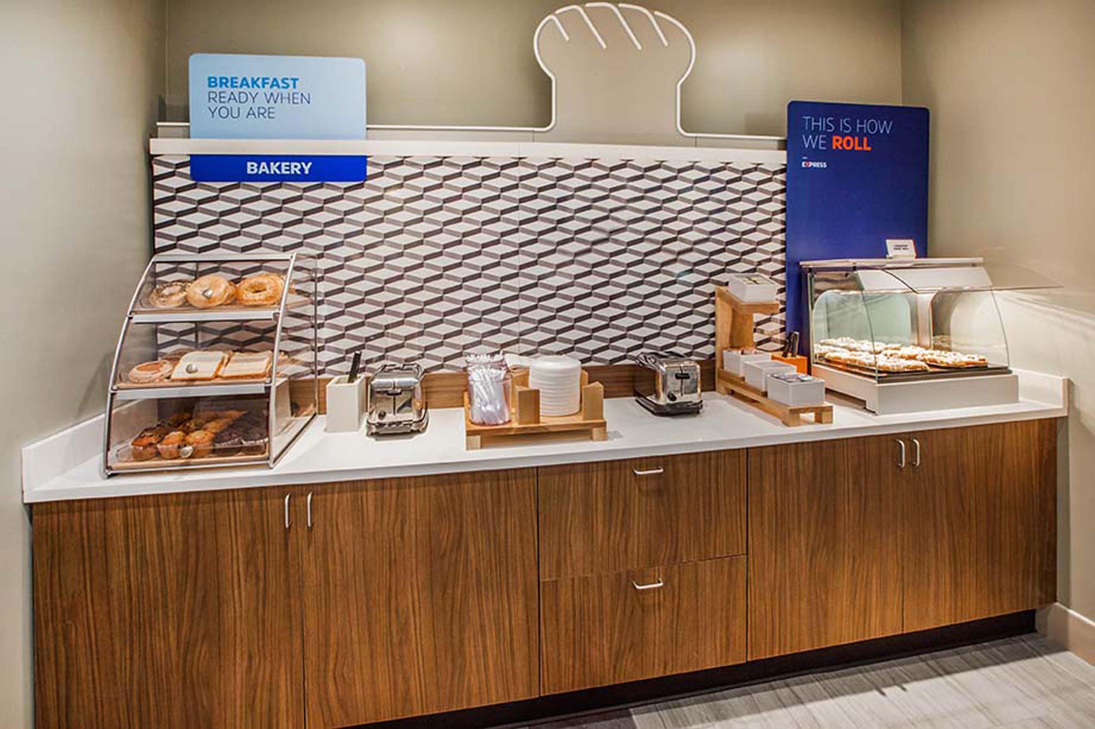 Holiday Inn Express Fort Wayne - East - New Haven By Ihg Εξωτερικό φωτογραφία